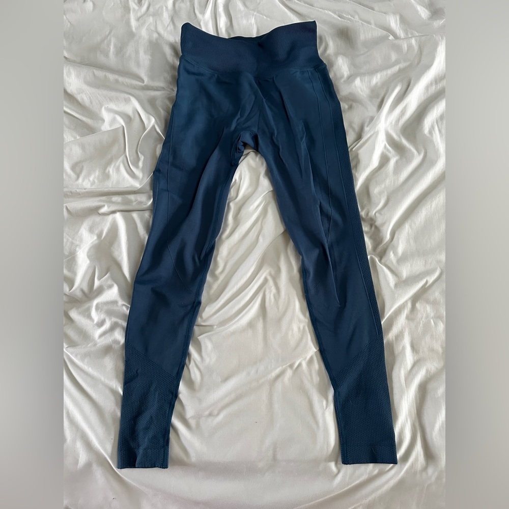 Royal blue scrunch butt leggings
